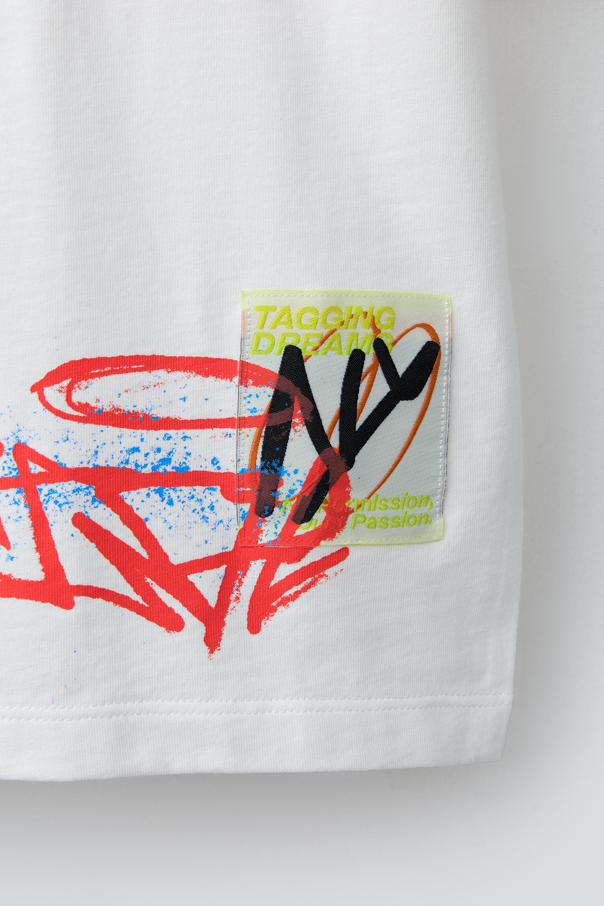 GRAFFITI PRINT T-SHIRT